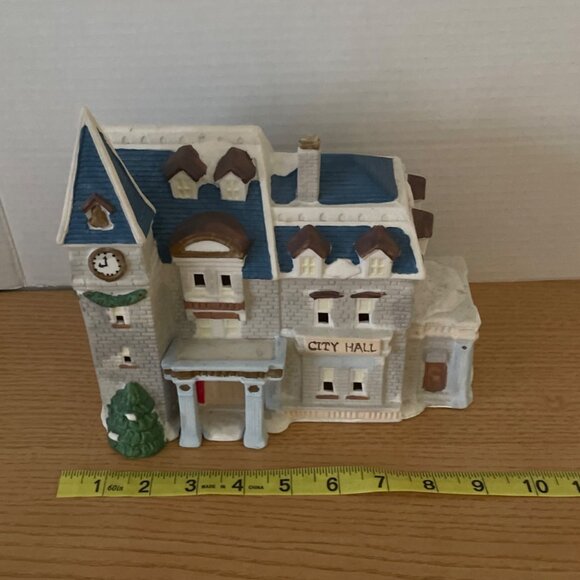Vtg Lemax City Hall Christmas Village Lighted House Hand-Painted Caldor Taiwan - Picture 9 of 10